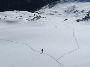 skitouren-gehen-deine-spuren-im-schnee