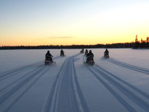 Erlebnisreise-Finnland-mit-Schneemobil