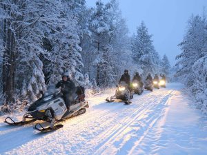 Mit-Schneemobil-durch-Finnland