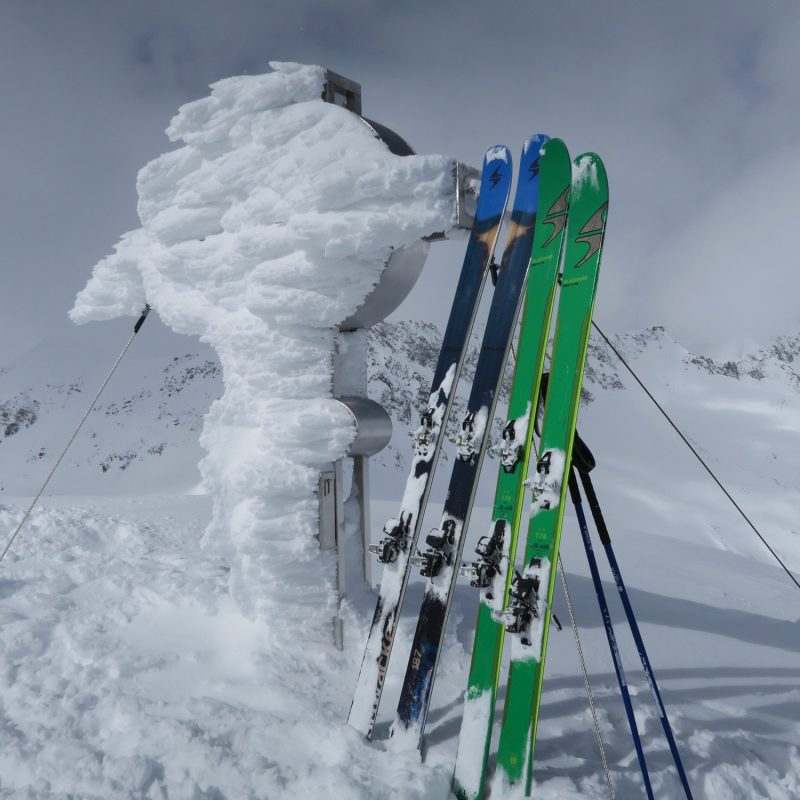 Skitouren Gehen im Tiefschnee Ski - Gipfelsiege und unverspurte Hänge